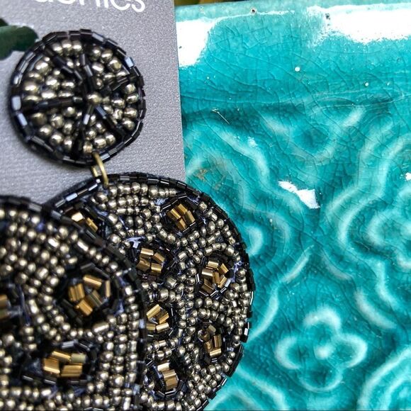 Black/Tan Beaded Circles Dangle Daisy Fuentes Fashion Earrings - Picture 6 of 8